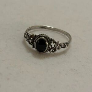 Vintage HVP 925 Sterling Silver Black Onyx Engraved Dainty Ring Size 7
